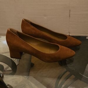 PASHA SUEDE PUMP BY AQUATALIA SIZE 6